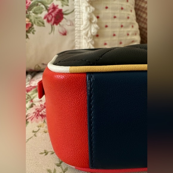 Authentic Multicolored Leather Chanel Purse. - Picture 10 of 15